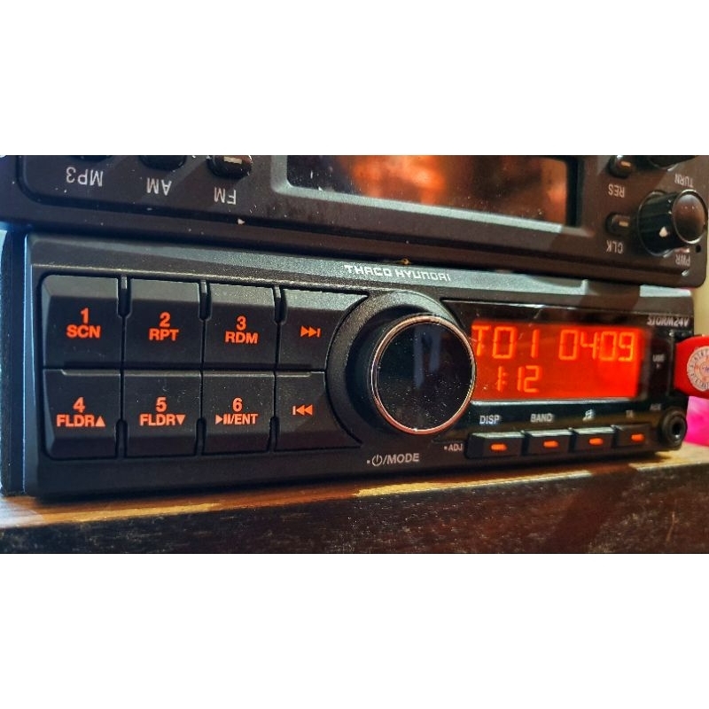 Máy phát nhạc 24v  liền Amply Clarion. tính năng usb aux radio. giành cho các loại xe.