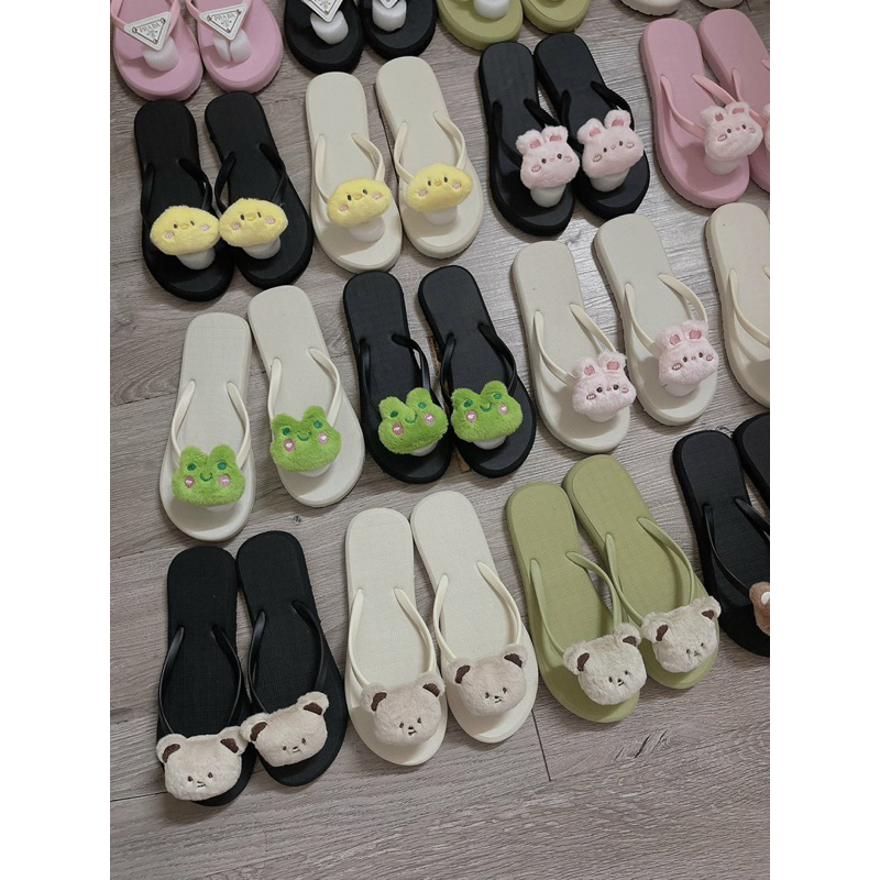 Dép sỏ ngón gắn gấu cutte