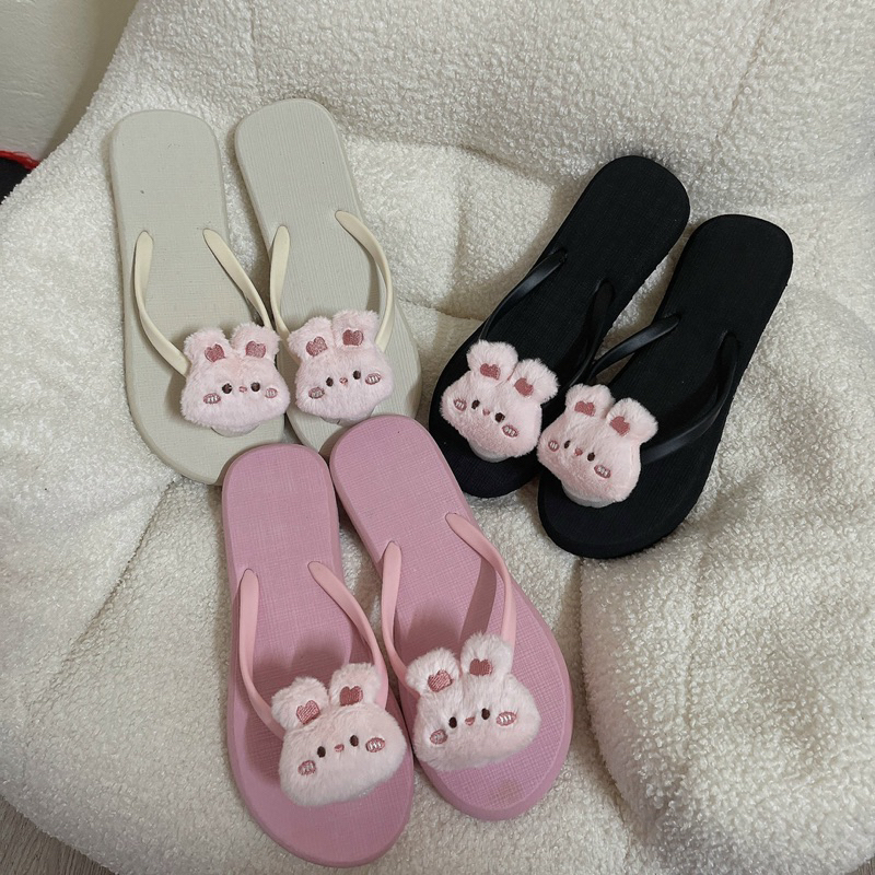 Dép sỏ ngón gắn gấu cutte