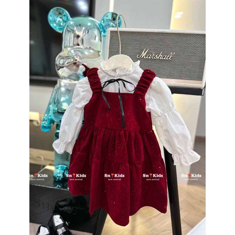 Set áo sơ mi bèo yếm nhung nhũ bé gái