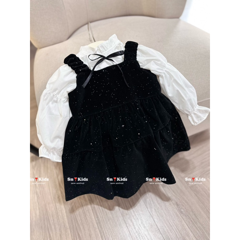 Set áo sơ mi bèo yếm nhung nhũ bé gái