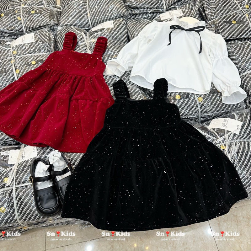 Set áo sơ mi bèo yếm nhung nhũ bé gái