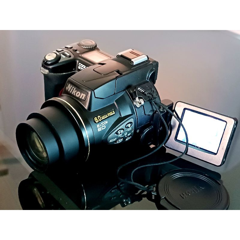 Máy ảnh kts Nikon 8700
