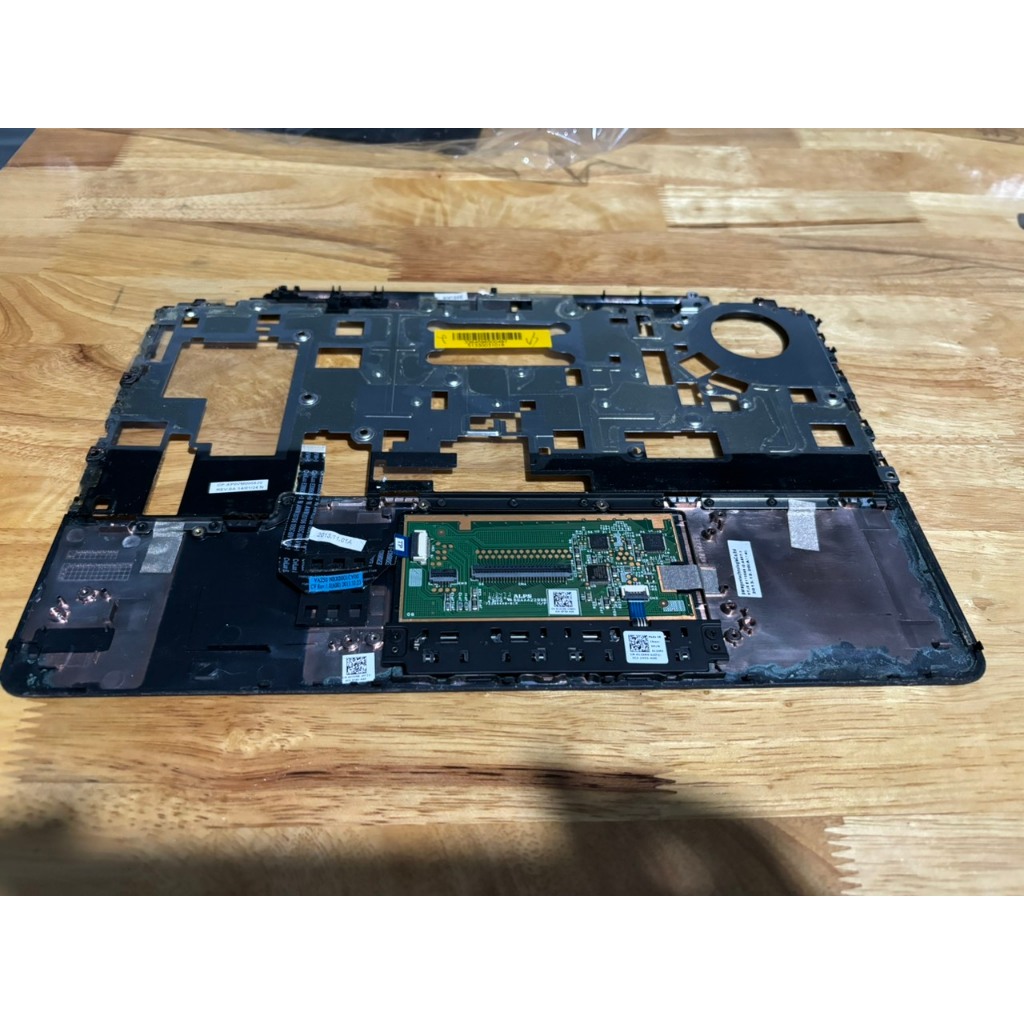 Thay Vỏ Mặt C cho laptop Dell Latitude E7240