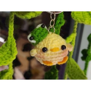 Móc khóa bằng len gà chíp chíp đội mũ ếch cute