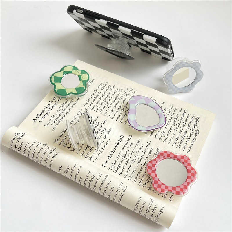 Pop giá đỡ gợn sóng kèm sticker gấu dâu lotso tiện lợi dùng làm giá đỡ xem phim, nghe nhạc,..