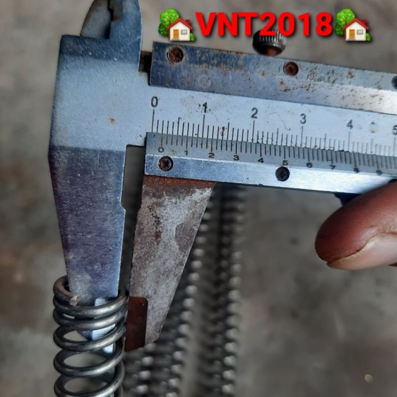 Lò xo nén thép đen phi 14 mm sợi 2mm dài 295mm