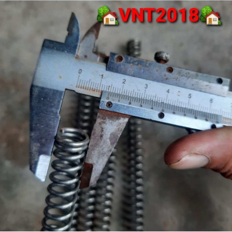 Lò xo nén thép đen phi 14 mm sợi 2mm dài 295mm