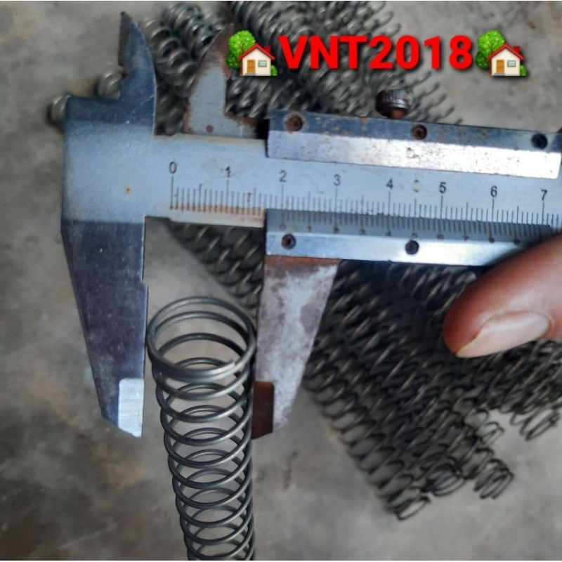 Lò xo nén thép đen phi 20mm sợi 1.5mm dài 295mm