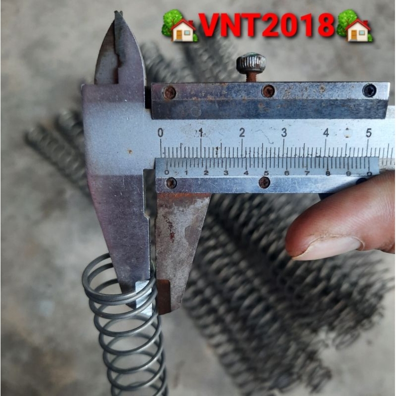 Lò xo nén thép đen phi 20mm sợi 1.5mm dài 295mm