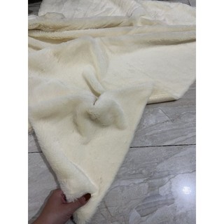Thảm lông chụp ảnh - thảm lông kem ngắn