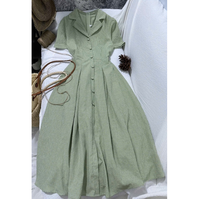 Đầm caro cổ vest nút bọc dáng dài