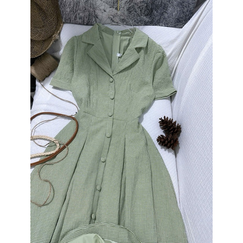 Đầm caro cổ vest nút bọc dáng dài