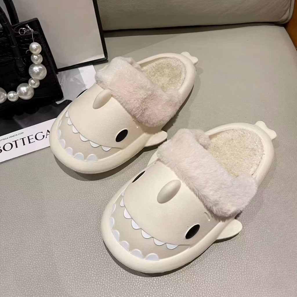 Dép bông đi trong nhà cute ấm áp và không thấm nước họa tiết cá mập dễ thương - 4 màu có sẵn