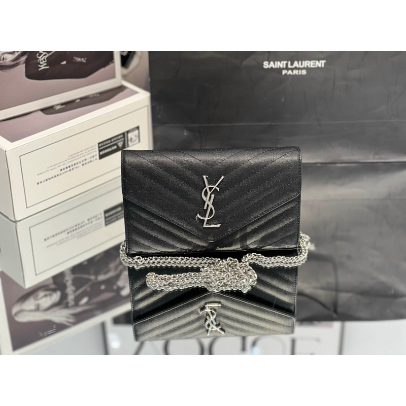 Túi đeo chéo tag bạc Yêu sinh tố hình phong thư da sần đẹp