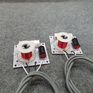 1 chiếc mạch lọc phân tần sử dụng riêng cho loa treble mạch t5 đã đầy đủ dây đấu loa