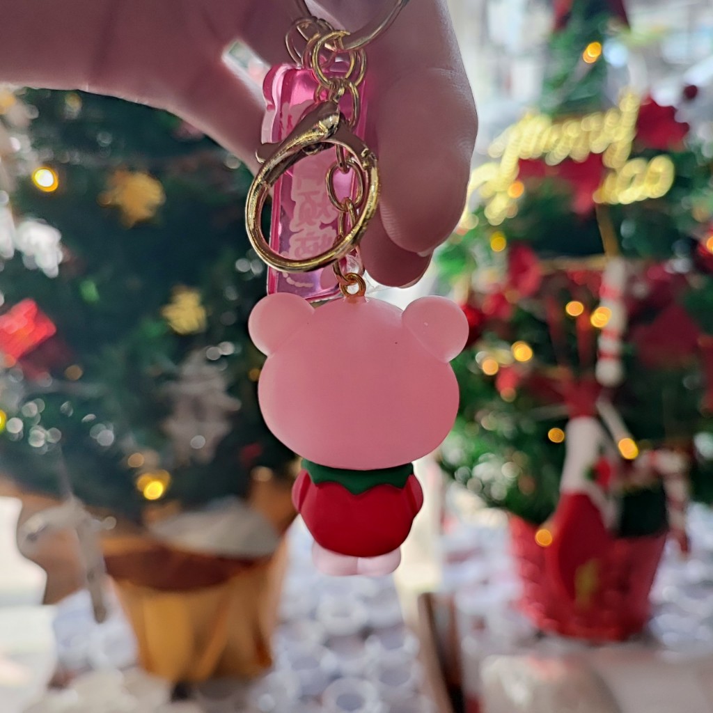 Móc Khóa Gấu Dâu Dễ Thương, Phụ Kiện Móc Khóa Lotso Trang Trí Balo Túi Xách
