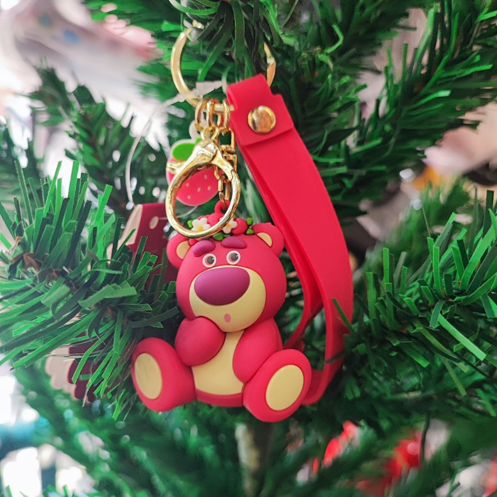 Móc Khóa Gấu Dâu Dễ Thương, Phụ Kiện Móc Khóa Lotso Trang Trí Balo Túi Xách