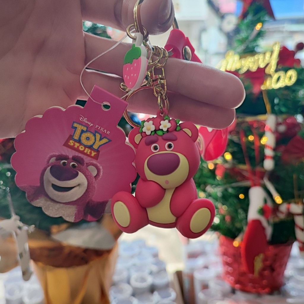 Móc Khóa Gấu Dâu Dễ Thương, Phụ Kiện Móc Khóa Lotso Trang Trí Balo Túi Xách
