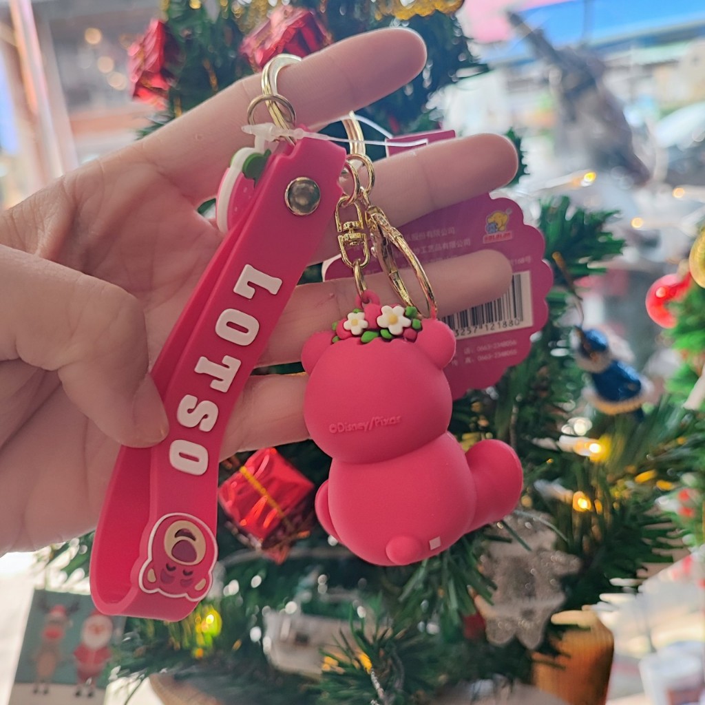 Móc Khóa Gấu Dâu Dễ Thương, Phụ Kiện Móc Khóa Lotso Trang Trí Balo Túi Xách
