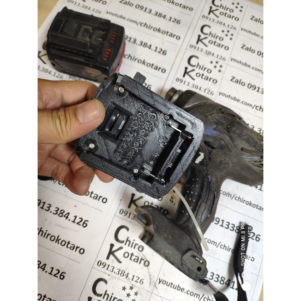 Đế chuyển máy Hitachi 14V 18V Li-ion dạng cài sang dùng pin Makita LXT, G, Bosch 14V 18V