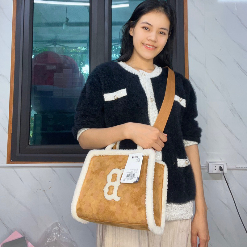 Túi M lb vuông quai xách lông size 25 mới nhất 2023