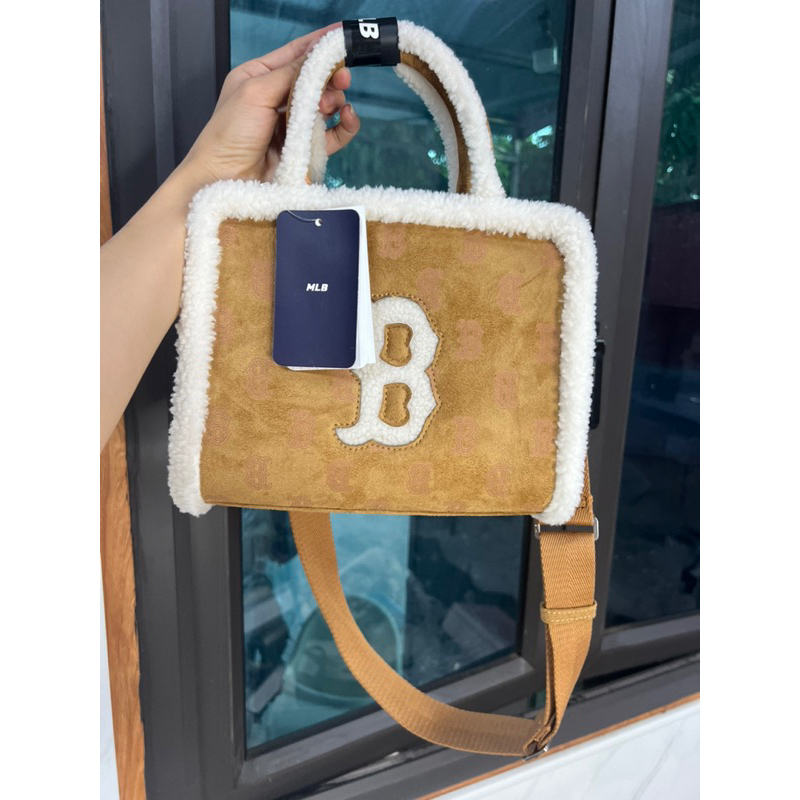 Túi M lb vuông quai xách lông size 25 mới nhất 2023