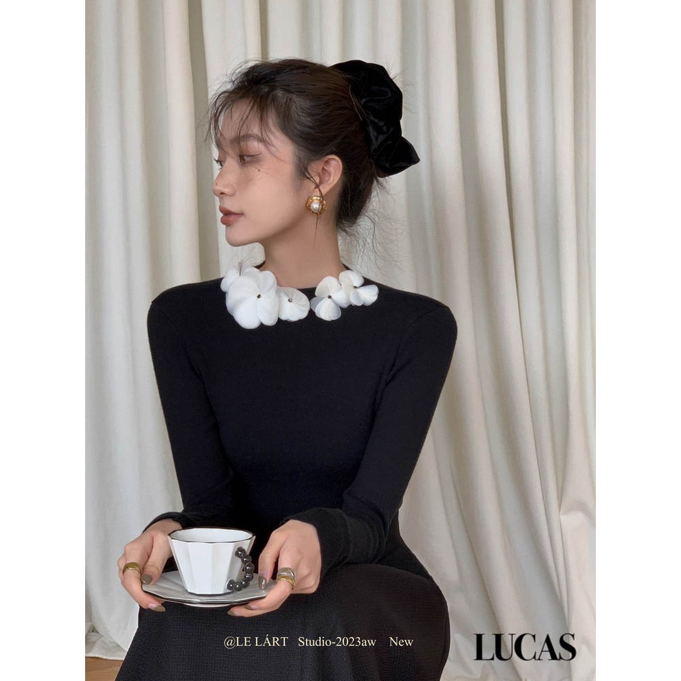 Áo len tăm cổ tàu viền hoa tay dài