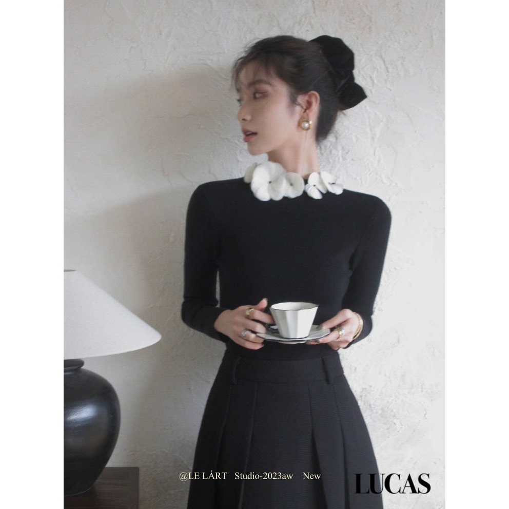 Áo len tăm cổ tàu viền hoa tay dài