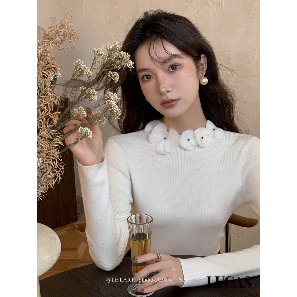 Áo len tăm cổ tàu viền hoa tay dài