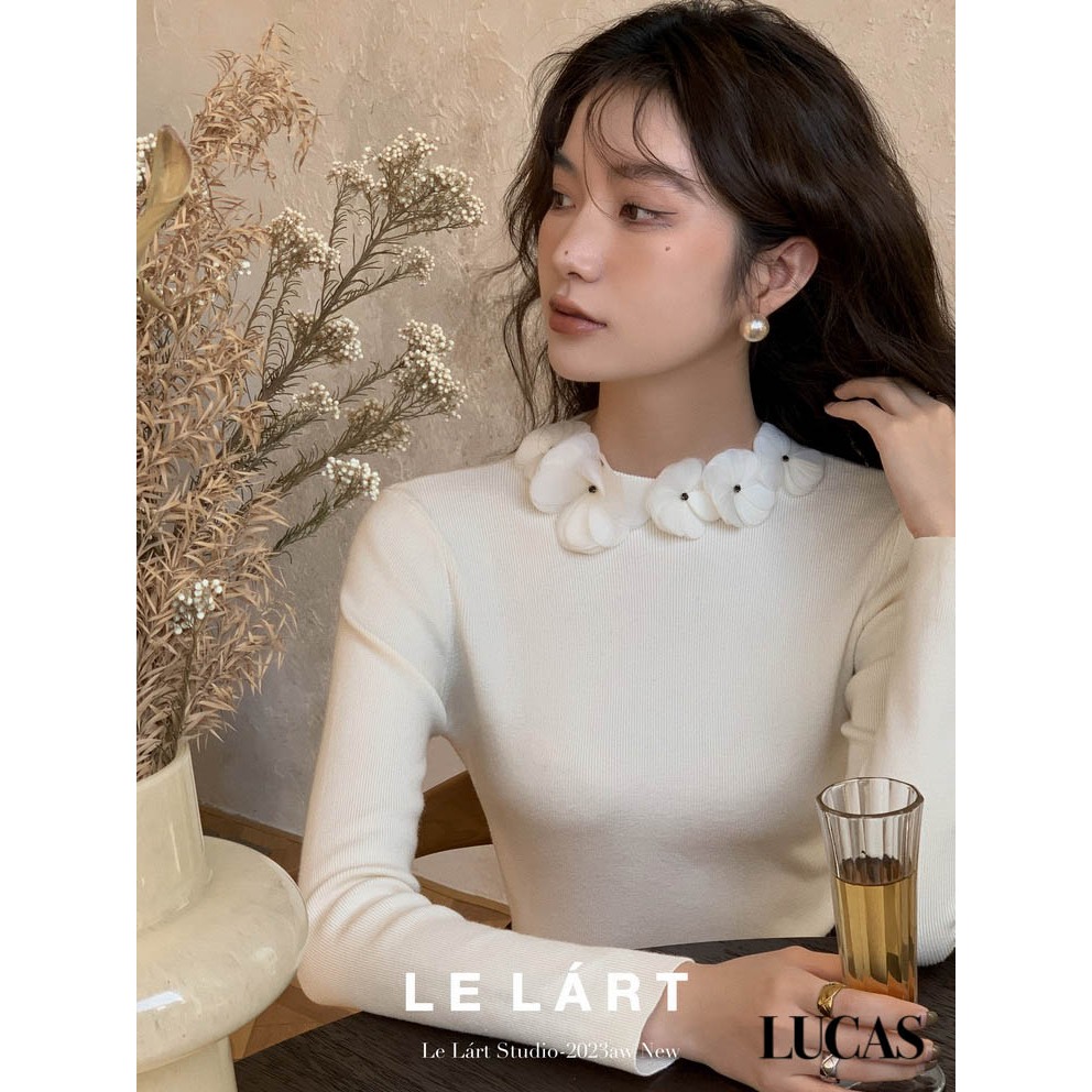 Áo len tăm cổ tàu viền hoa tay dài