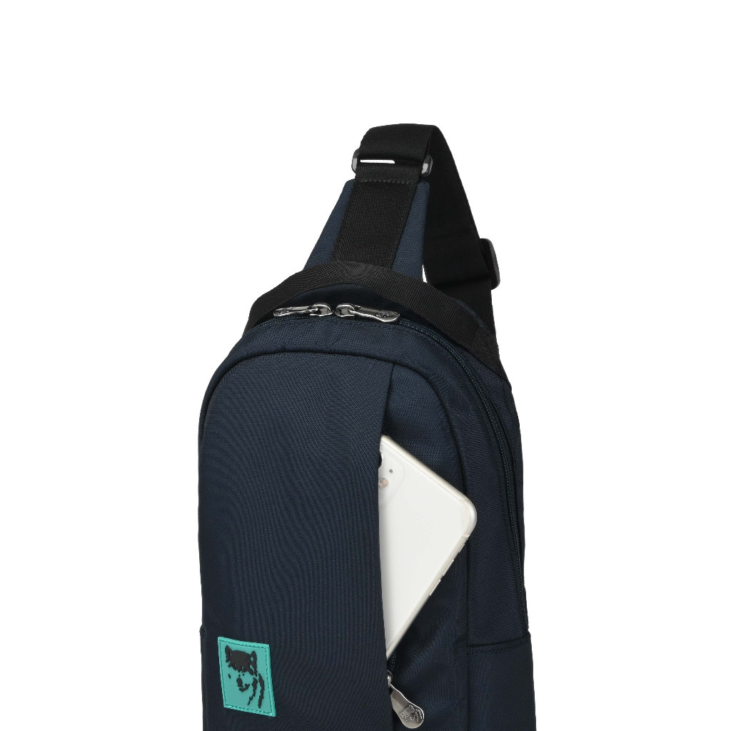 Túi đeo thời trang Mikkor The Max X23 - màu Navy xanh đen