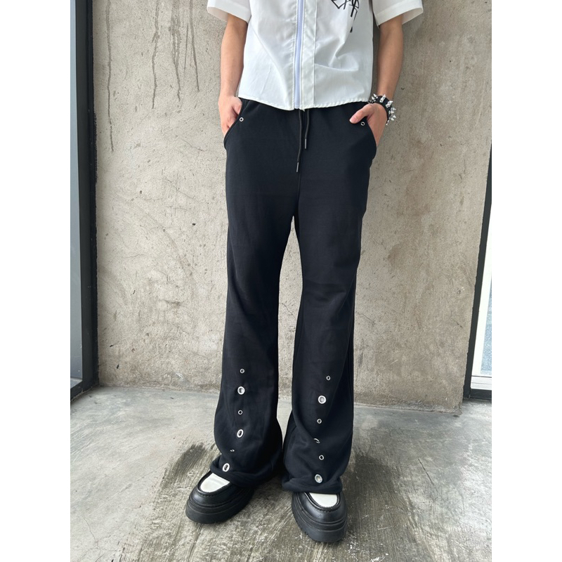 Quần thun đen đóng khoen TF BOOTCUT TRACK PANTS