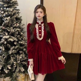 Đầm nhung cổ trụ phối tay bèo dáng xòe xinh xắn cho dịp Noel, dịp Tết