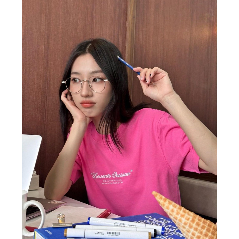 áo Le.vents Hồng thêu chữ