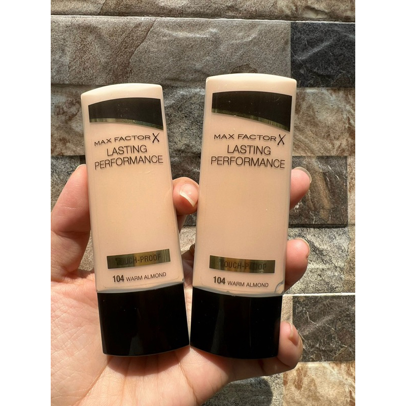 Kem nền Max Factor Lasting Performance Foundation Touch-Proof 104 warm Almond 35ml