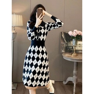 ĐẦM LEN CARO CỔ BẺ