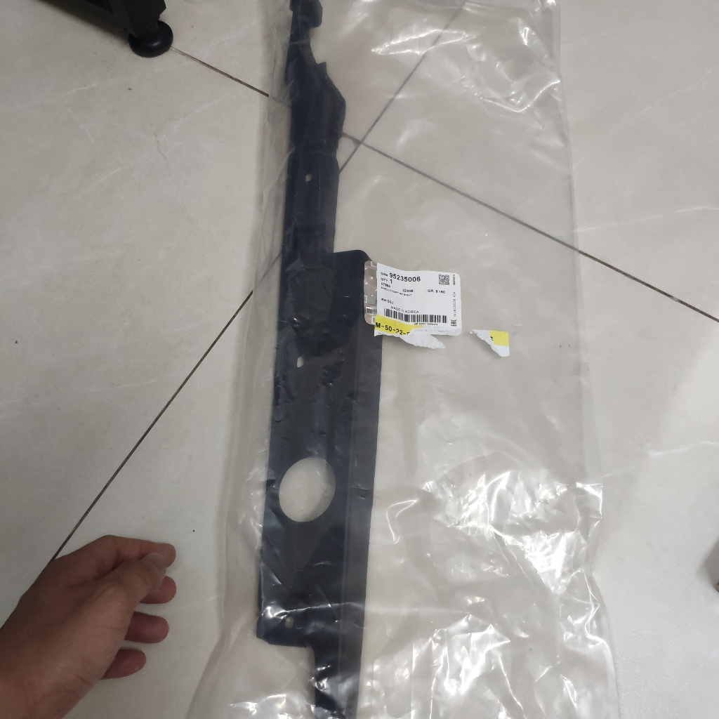Ốp trên tai xe Chevrolet Orlando hàng xịn giá 1 chiếc