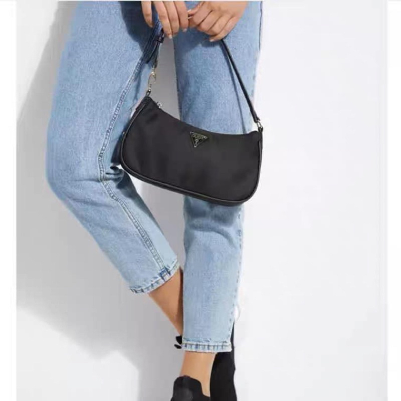 Túi guess mẫu mới kẹp nách 2023