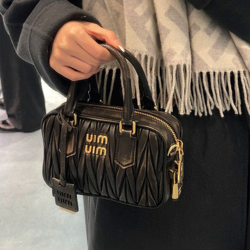 Túi xách nữ Miu Miu dáng mới cầm tay kèm dây đeo chéo