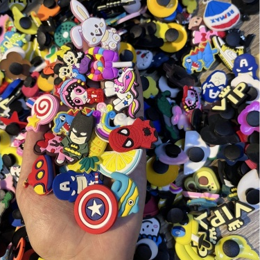 Jibbitz Sticker dép 2D,3D siêu dễ thương gắn dép Unisex, dép tổ ong,  dép Crocs