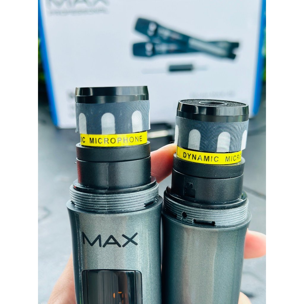 Combo 2 Micro đa năng không dây MAX 39 hát karaoke gia đình cực hay trang bị màn hình LCD hiển thị tần số