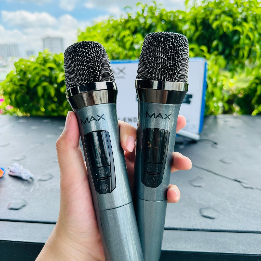 Combo 2 Micro đa năng không dây MAX 39 hát karaoke gia đình cực hay trang bị màn hình LCD hiển thị tần số