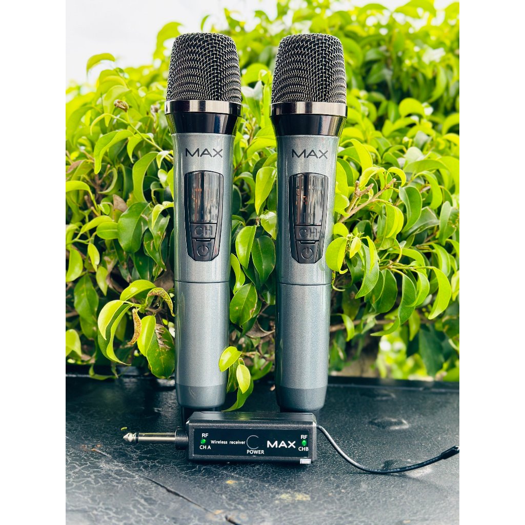 Combo 2 Micro đa năng không dây MAX 39 hát karaoke gia đình cực hay trang bị màn hình LCD hiển thị tần số