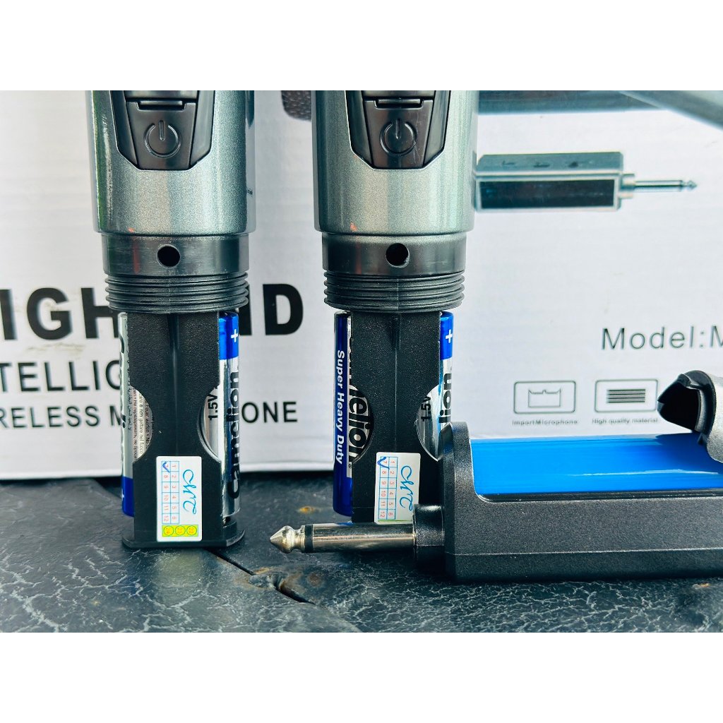 Combo 2 Micro đa năng không dây MAX 39 hát karaoke gia đình cực hay trang bị màn hình LCD hiển thị tần số