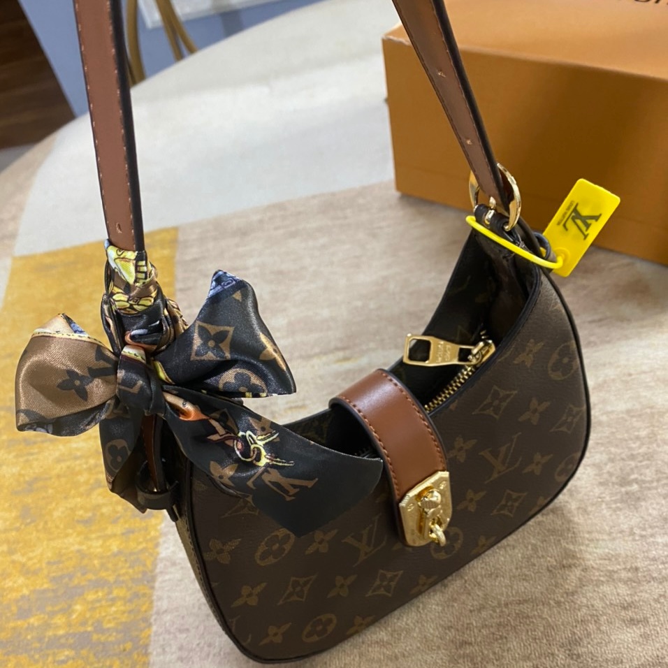 Túi xách nữ, túi kẹp nách tặng móc micky size 21 hàng sup.er full 2 box - Lucky9store