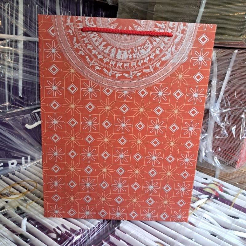 Túi giấy đựng quà, túi quà tặng giấy kraft định lượng 250 gsm, có quai xách, nhiều kích thước.