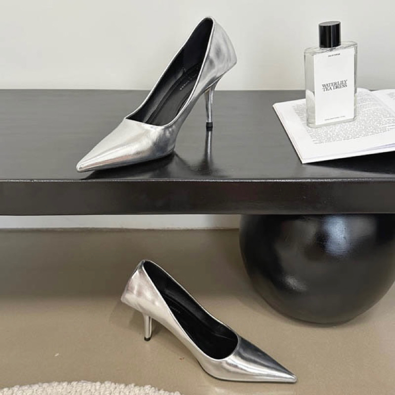 Giày cao gót mũi nhọn màu vàng bạc hậu vuông 6699