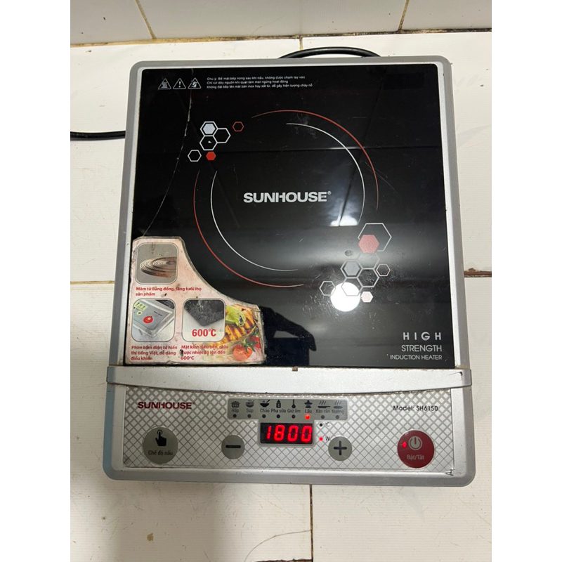 Thanh lý bếp từ sunhouse phím bấm, mặt kính bị nứt như hình