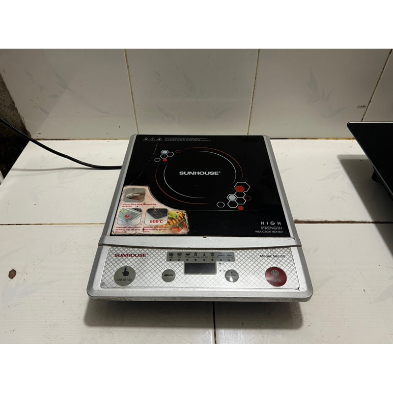 Thanh lý bếp từ sunhouse phím bấm, mặt kính bị nứt như hình